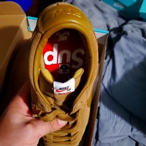 Nike SB x Supreme collab never worn!!!!